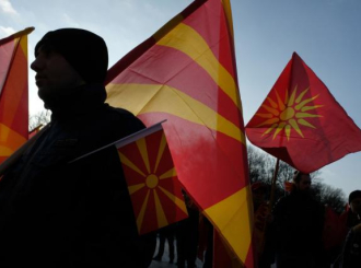 Ivanov ne da potpis, Zaev najavio referendum