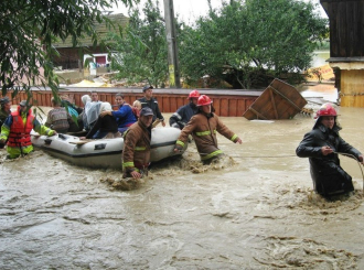 Poplave u Rumuniji, tri osobe poginule, preko 760 evakuisano