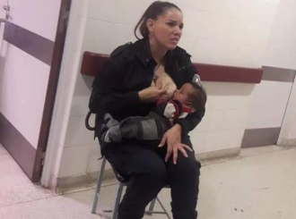 Argentinska policajka oduševila svijet jer je na dužnosti dojila neuhranjenu bebu