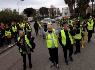 Na protestima u Parizu stradala žena