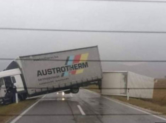 Vozači oprez! Kod Kupresa jak vjetar prevrnuo kamion