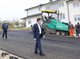 U Ugljeviku asfaltiran put i parking kod Doma za stare osobe
