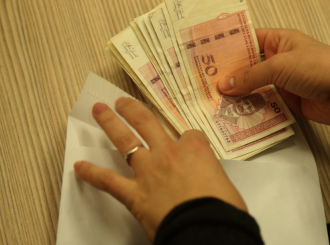 Radnici brze pošte prisvojili i podijelili novac