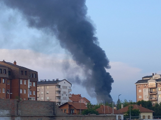 Požar zahvatio fabriku Sava Semberija FOTO