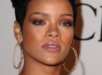 U2 i Rihanna pjevaju za stradale Japana