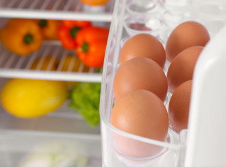 Zašto jaja ne treba čuvati u vratima frižidera