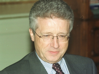 Volfgang Petrič: Okrenuti se ka Evropi, a ne ka Iranu