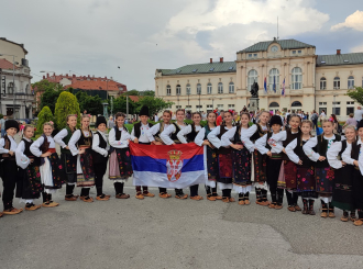 FESTIVAL FOLKLORA U BIJELJINI Defile, igra i pjesma za početak "Pletenice" FOTO/VIDEO