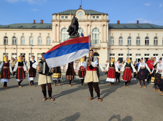 DRUGI DAN FESTIVALA FOLKLORA: Večeras takmičarsko festivalsko veče FOTO/VIDEO