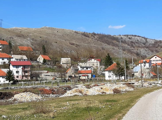 Škola u gatačkom selu nekad brojala 250 đaka, a danas dva