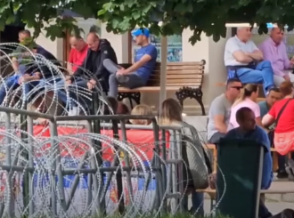 Ispred opština na sjeveru KiM i danas počelo okupljanje građana (VIDEO)