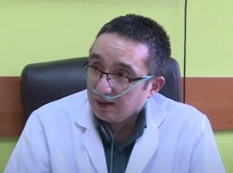 Svi uz doktora Babića: Neprekidno na kiseoniku, ali i dalje pomaže pacijentima (VIDEO)