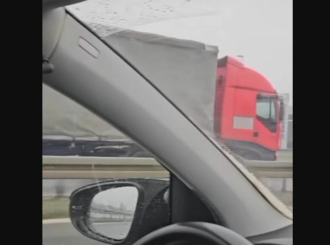Kamion vozi u kontra smjeru na auto-putu i to brzom trakom (VIDEO)