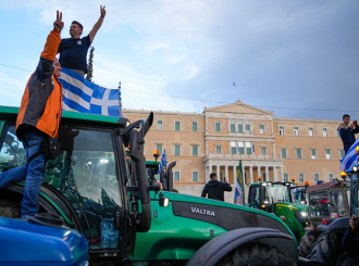 Grčki poljoprivrednici došli na traktorima na protest u Atinu