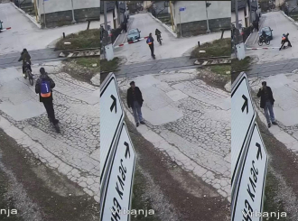 Dječak na električnom trotinetu slomio rampu na pružnom prelazu u Banjaluci (VIDEO)