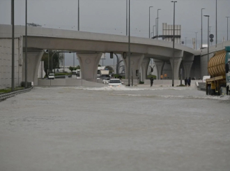 Nezapamćene poplave u Abu Dabiju i Dubaiju (VIDEO)