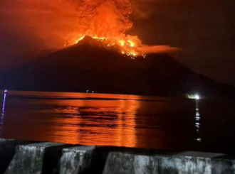 Erupcija vulkana u Indoneziji: Zatvoren aerodrom, evakuisani mještani