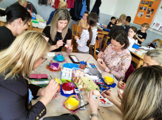 Kreativna radionica u ugljevičkoj školi: Čvrsta veza između učenika, roditelja i učitelja (FOTO)
