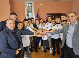 Načelnik Perić darovao male fudbalere-ŠAMPIONE REGIJE: “JURIŠ” NA VRH REPUBLIKE SRPSKE