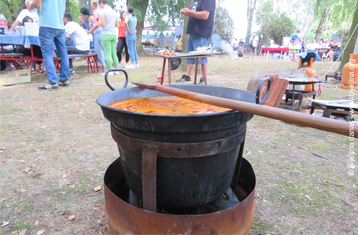 Bijeljina, Zlatni kotlić Semberije Banja Dvorovi