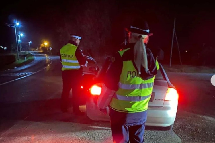 Pijan autom sletio sa kolovoza, za kazne već duguje 6.750 KM