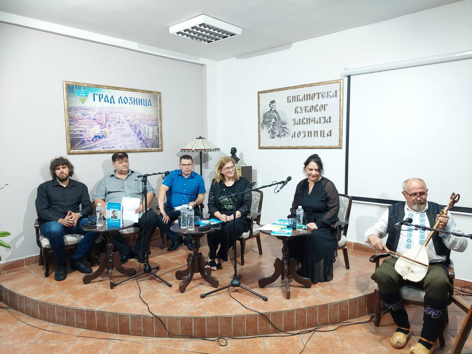LOZNIČANI UŽIVALI NA KNJIŽEVNOJ VEČERI SA MARIJOM JOVOVIĆ - Blagoje drugi Miloš Obilić
