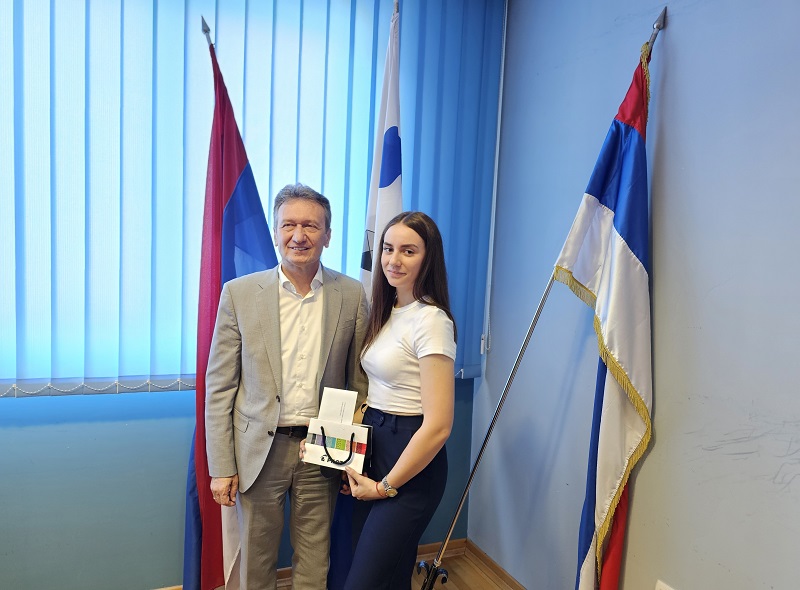 Načelnik Ugljevika nagradio najbolje srednjoškolce: Prepoznat i vrednovan marljiv rad