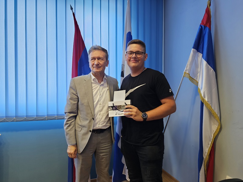 Načelnik Ugljevika nagradio najbolje srednjoškolce: Prepoznat i vrednovan marljiv rad