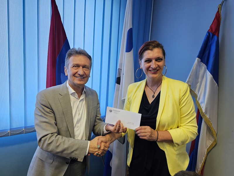 Načelnik Ugljevika nagradio najbolje srednjoškolce: Prepoznat i vrednovan marljiv rad