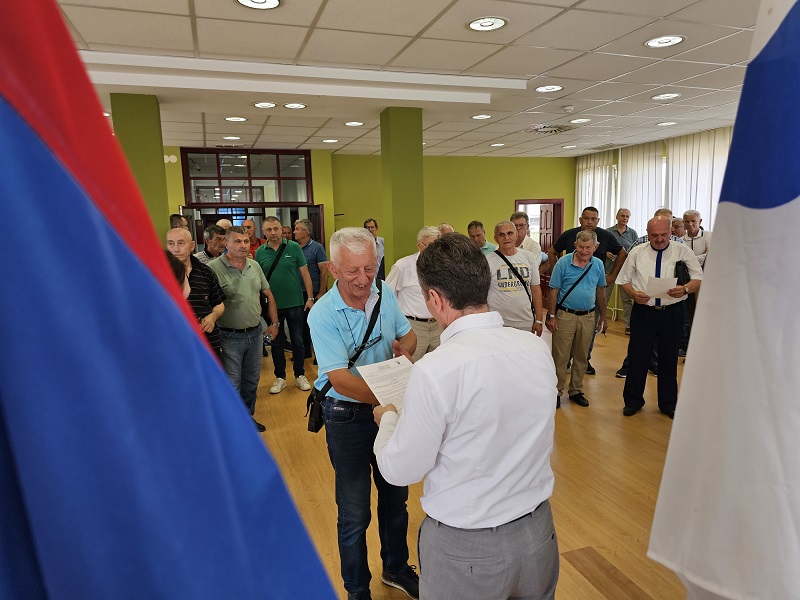ZNAČAJNA PODRŠKA PČELARIMA: Opština Ugljevik izdvojila 46.000 KM podsticaja za pčelarstvo