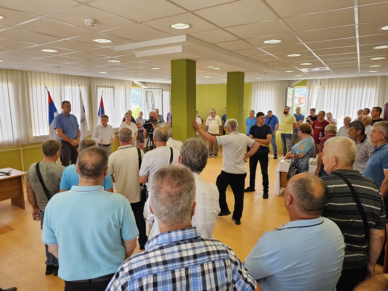 ZNAČAJNA PODRŠKA PČELARIMA: Opština Ugljevik izdvojila 46.000 KM podsticaja za pčelarstvo