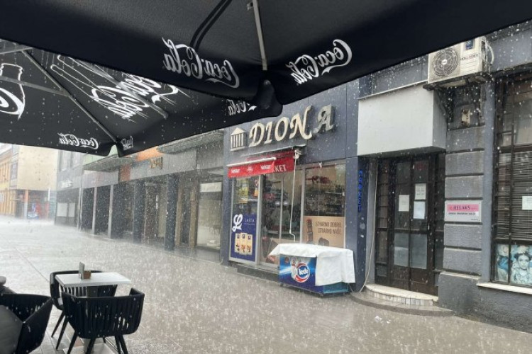 Banjaluku zahvatilo jako nevrijeme, padao i led (VIDEO)