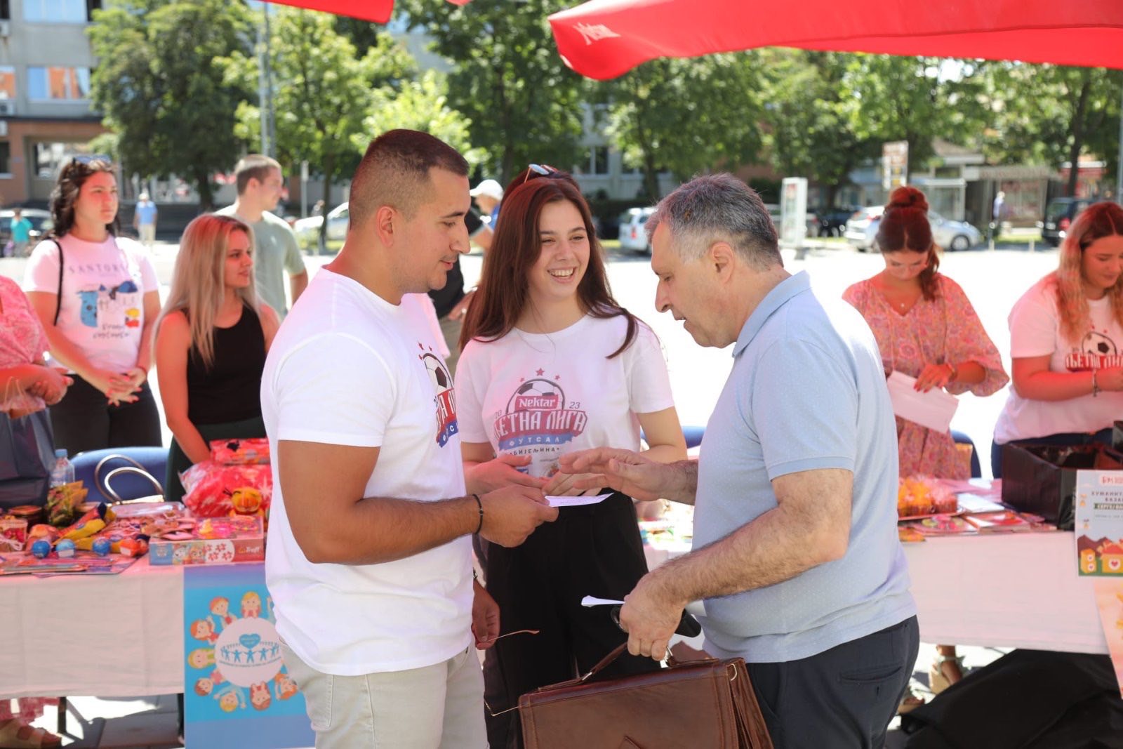 Svi za Sergeja - Mladi organizovali humanitarni bazar za liječenje dječaka iz Amajlija