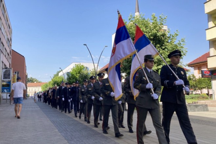 Defile pitomaca Vojne akademije Srbije kroz Prijedor