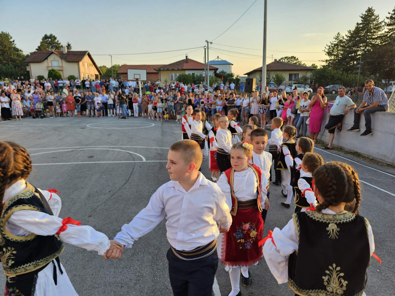 Obilježen drevni srpski običaj u Donjoj Trnovi: Svaka lila, djeci mila! FOTO