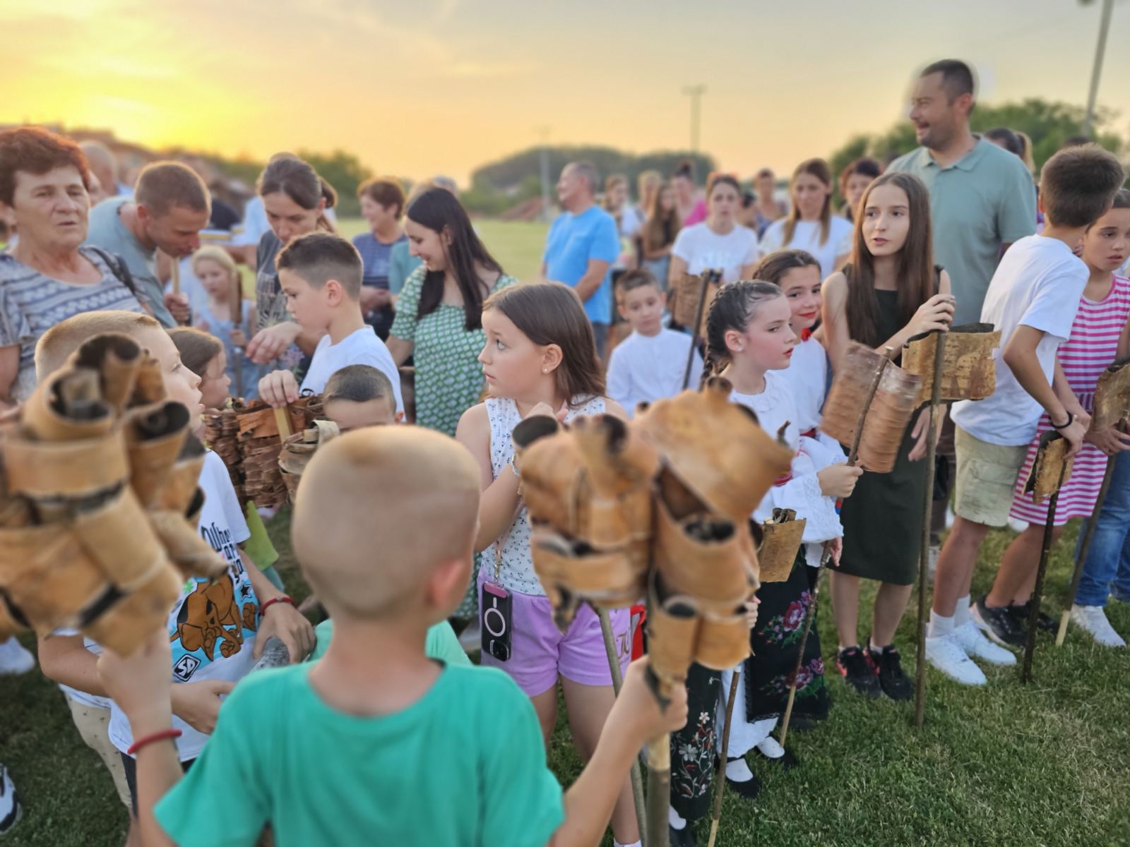 Obilježen drevni srpski običaj u Donjoj Trnovi: Svaka lila, djeci mila! FOTO