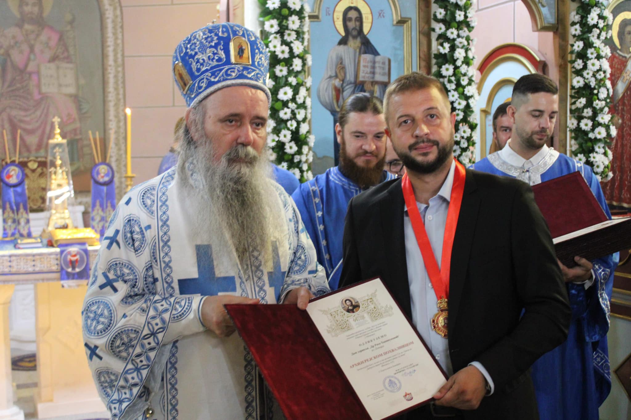 PRIZNANJA NAJZASLUŽNIJIM PRILOŽNICIMA Miroslav Kojadinović odlikovan ordenom Svetog Kralja Dragutina
