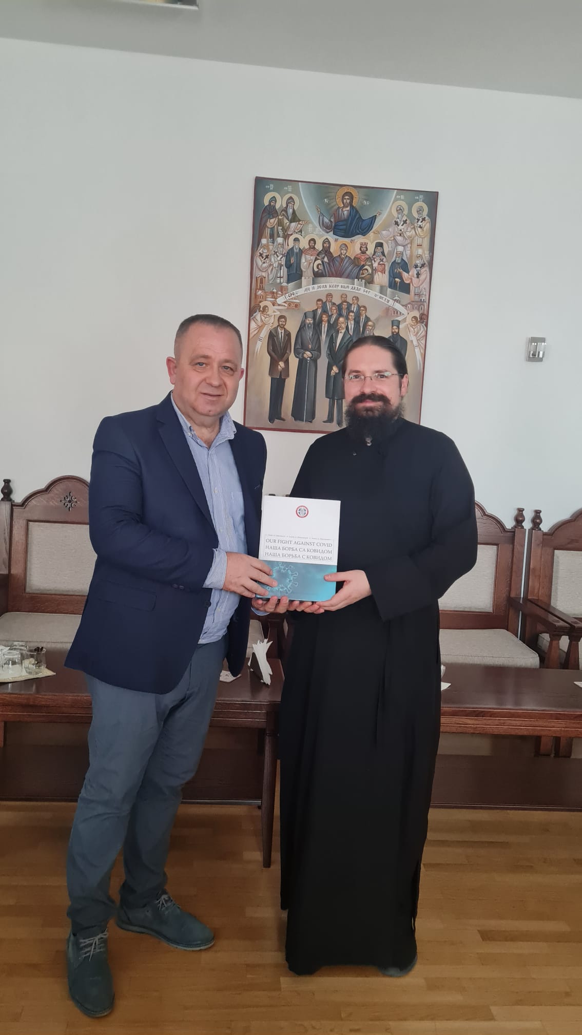 Profesor dr Zlatko Maksimović posjetio najveće svetinje na Kosmetu i poručio: ŠTO SRBE VIŠE STEŽU-VJERA NAM JE JAČA!