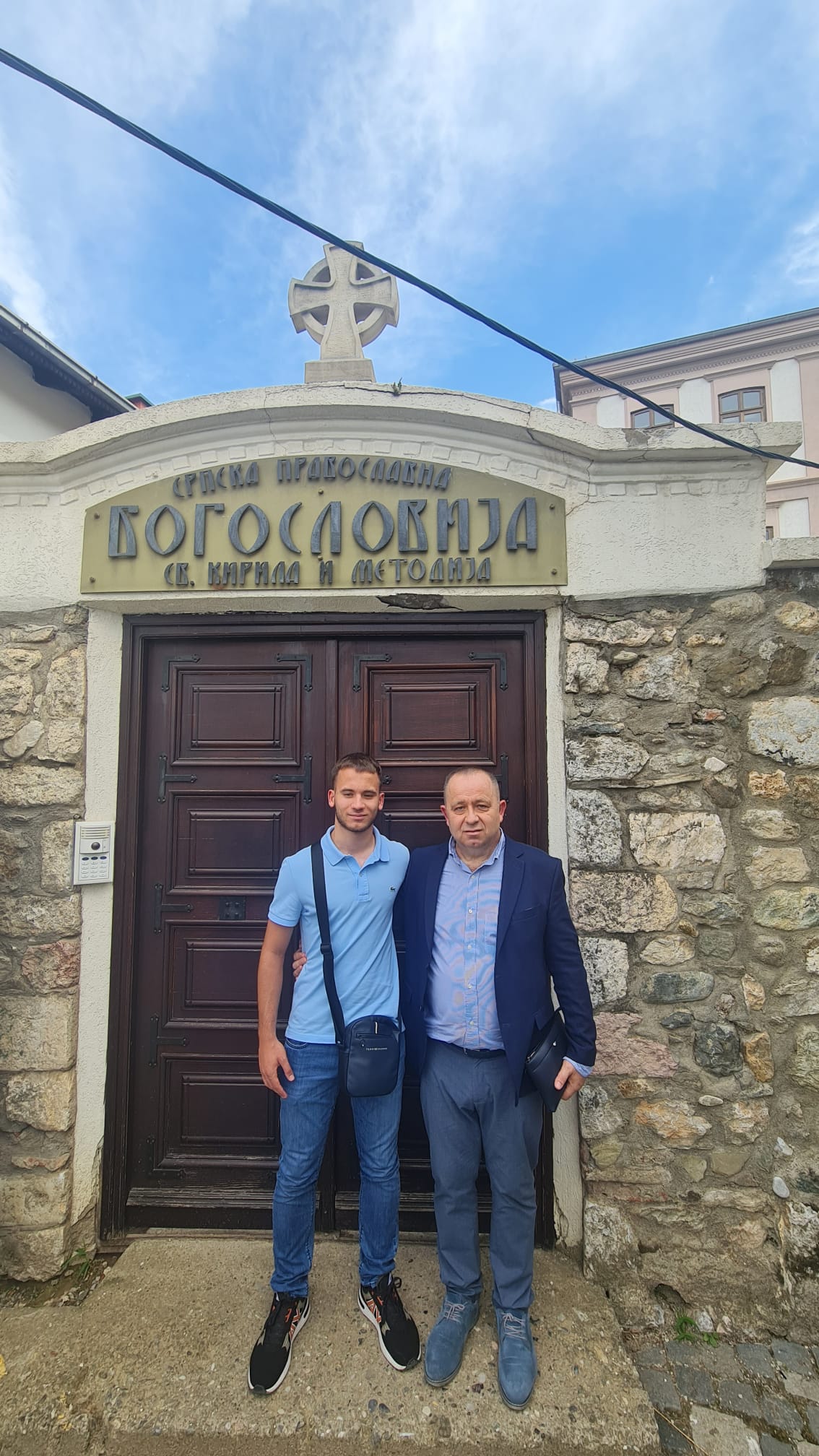 Profesor dr Zlatko Maksimović posjetio najveće svetinje na Kosmetu i poručio: ŠTO SRBE VIŠE STEŽU-VJERA NAM JE JAČA!
