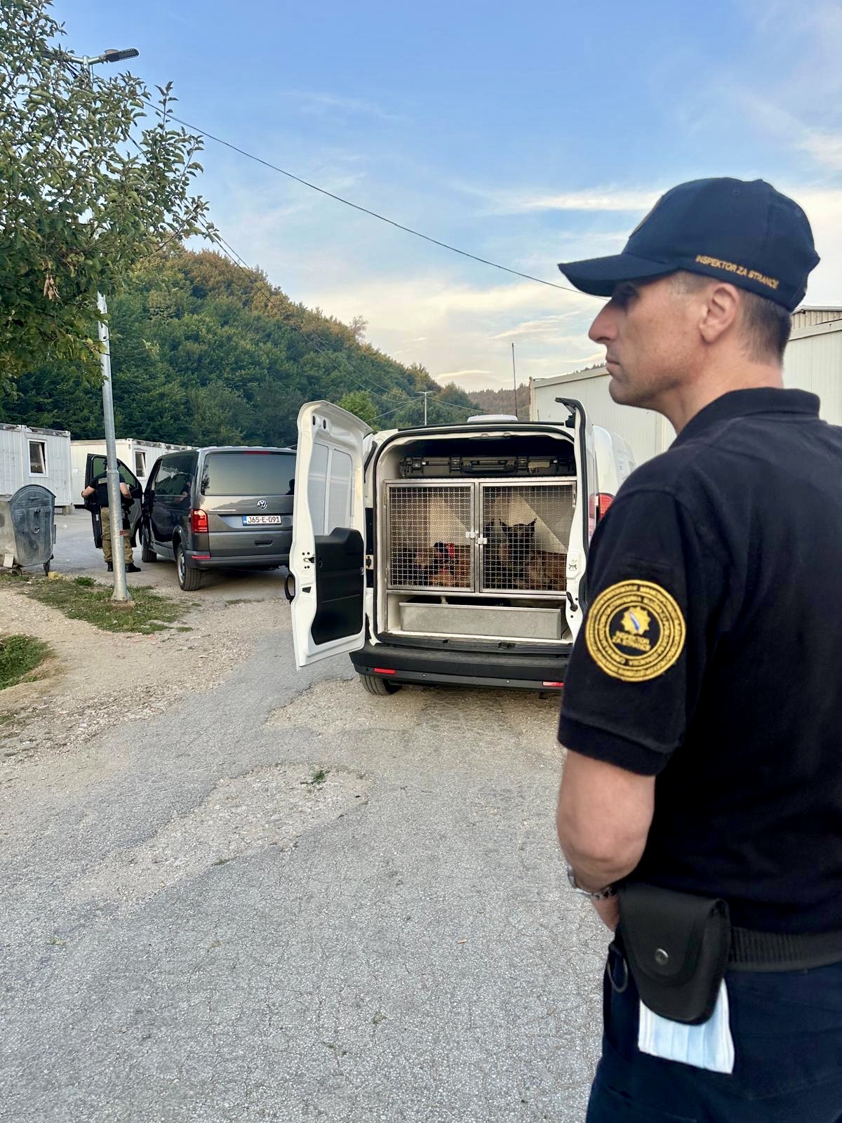 Racija u Privremenom prihvatnom centra Blažuj