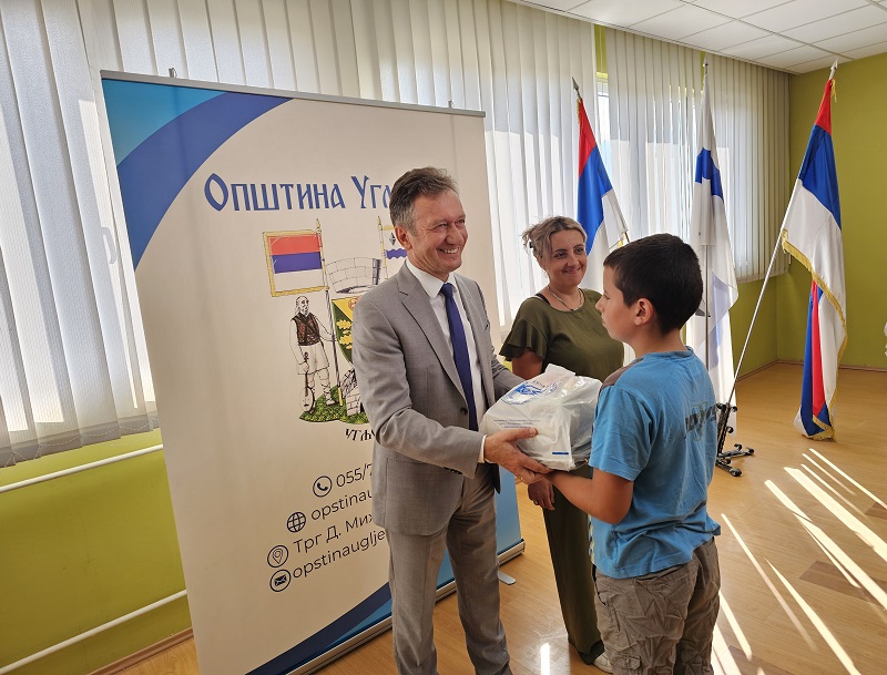 Podjela besplatnih novih knjiga osnovcima: Ugljevik otišao korak dalje
