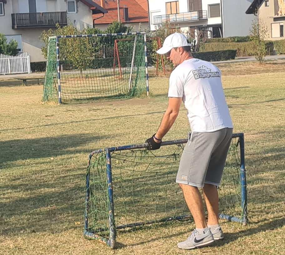 Entuzijasta iz komšiluka - Srđan Veljo od zapuštenog zemljišta stvorio oazu sporta FOTO