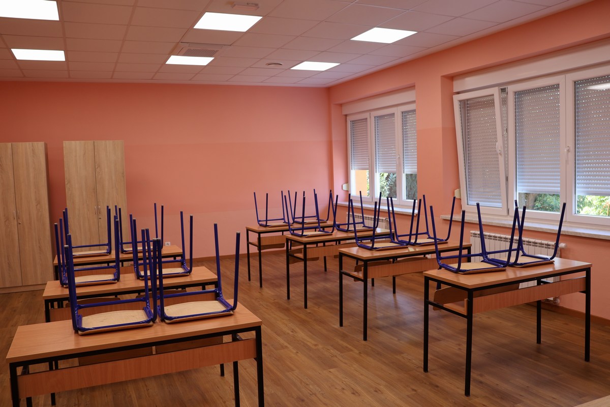 Cijeli razred se ispisao iz škole zbog nasilnika, on jedini ostao u odjeljenju