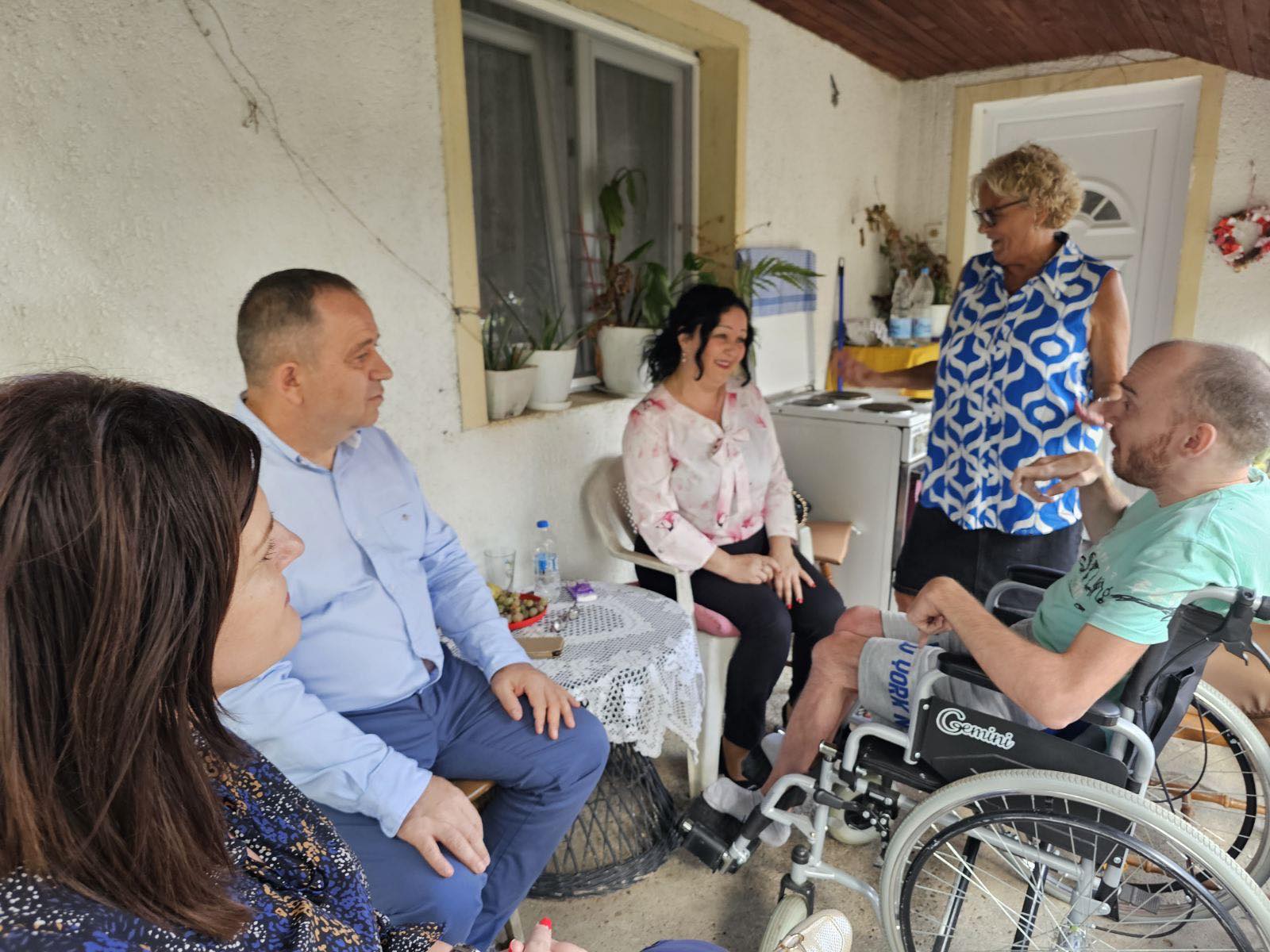 Pokret Uspješna Srpska u posjeti porodicama Simić i Perić u Glavičicama: HUMANOST NEMA ALTERNATIVU! (VIDEO)
