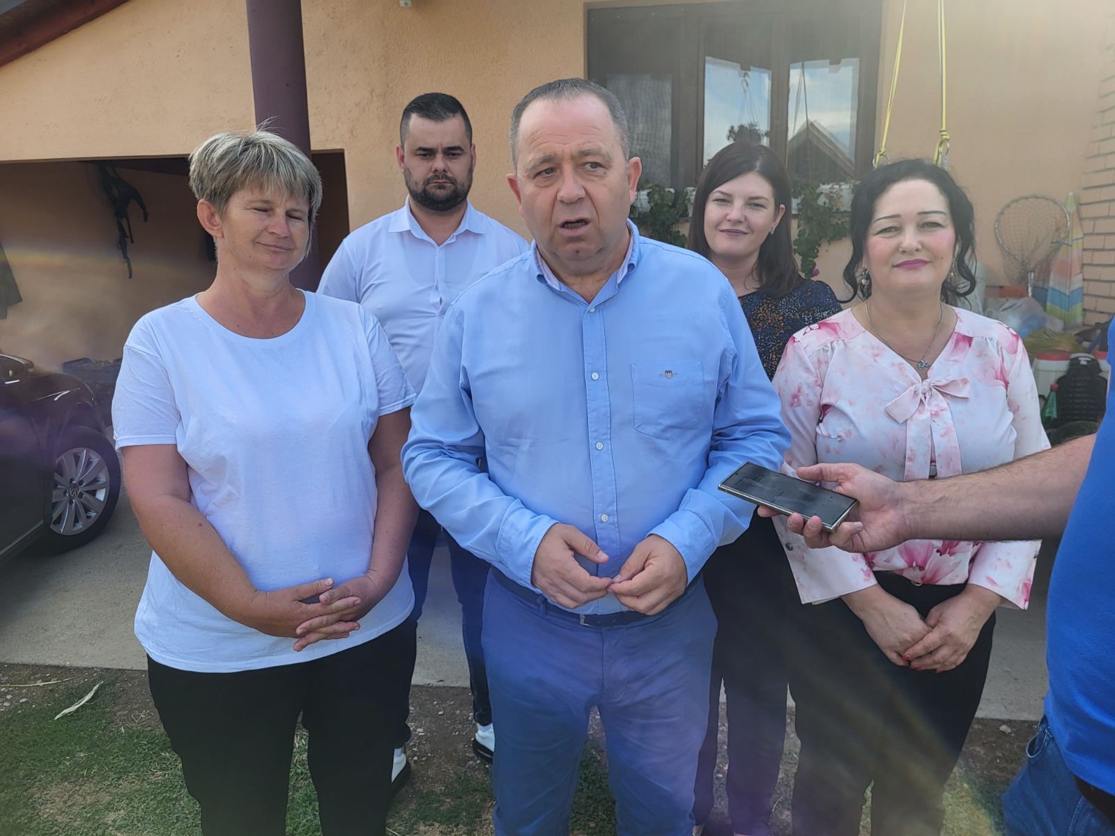 Pokret Uspješna Srpska u posjeti porodicama Simić i Perić u Glavičicama: HUMANOST NEMA ALTERNATIVU! (VIDEO)
