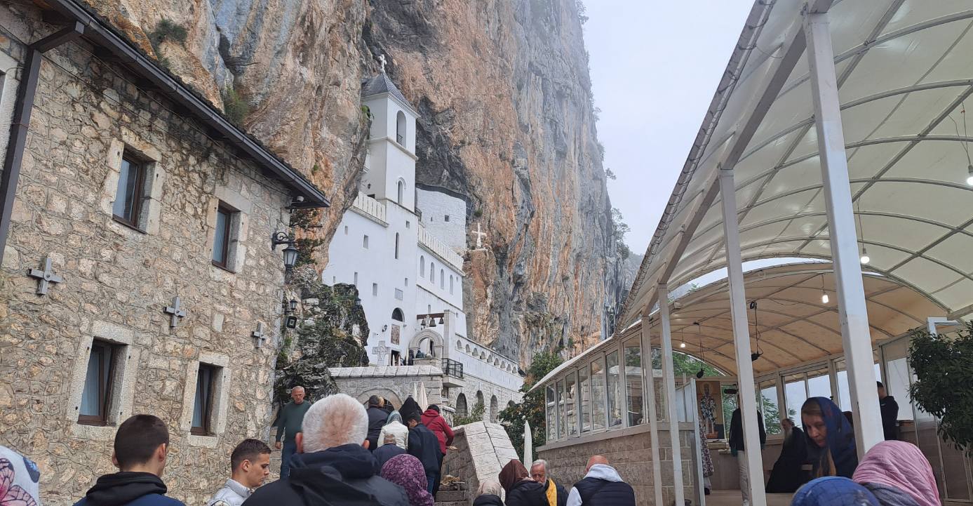 Žene iz Donjeg Žabara na izletu u Crnoj Gori – posjeta Ostrogu i Budvi