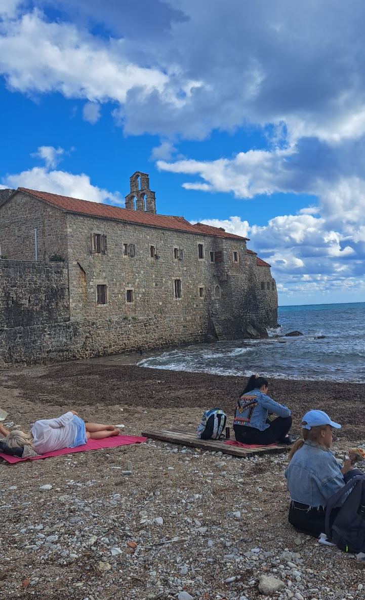 Žene iz Donjeg Žabara na izletu u Crnoj Gori – posjeta Ostrogu i Budvi