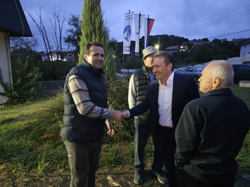 Vasilije Perić među mještanima Gornje Trnove: Lista kandidata SDS-a je lista Ugljevičana