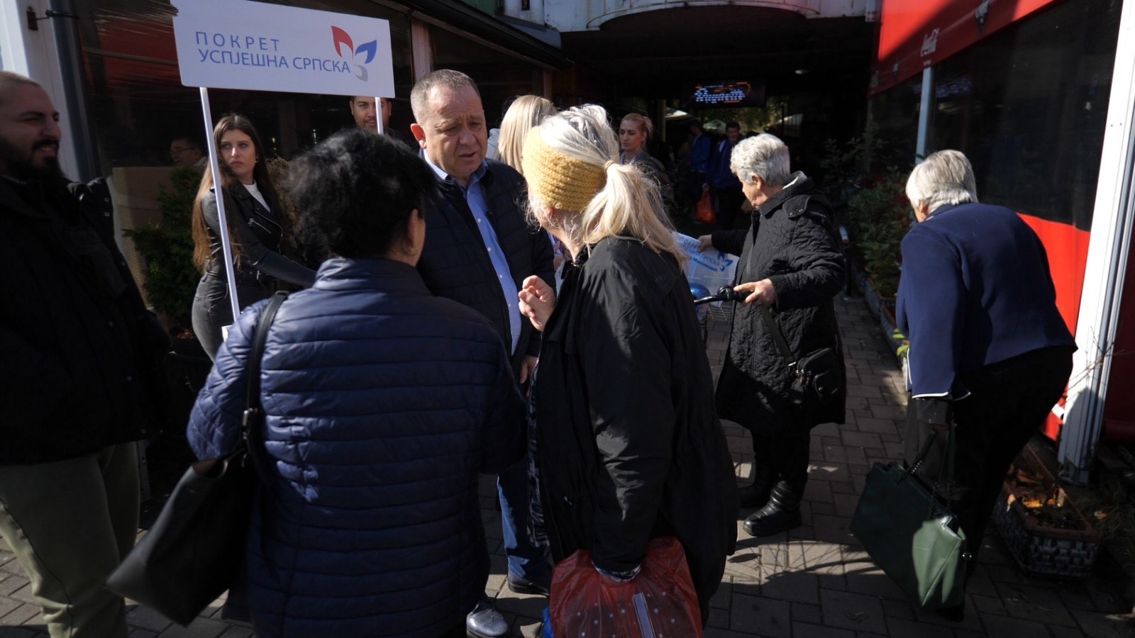 Profesor dr Zlatko Maksimović sa građanima: Ljudi su najvažniji (FOTO)