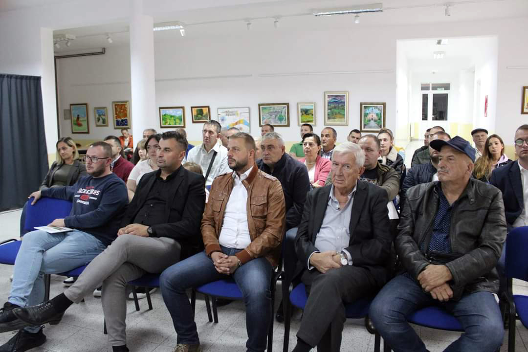 Lopare: Monografija "/pod/sjećanje na 10 godina od poplava i klizišta"